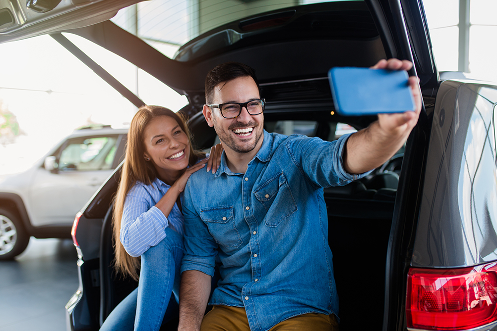 couple buying car